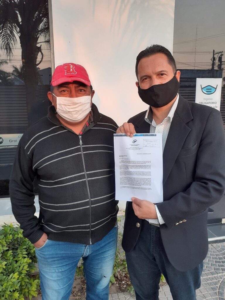 entregando carta a municipalidad gsm 1